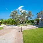 Luxurioeses Landhaus Mit Whirlpool Im Freien Und Pool, Ideal Fuer Veranstaltungen