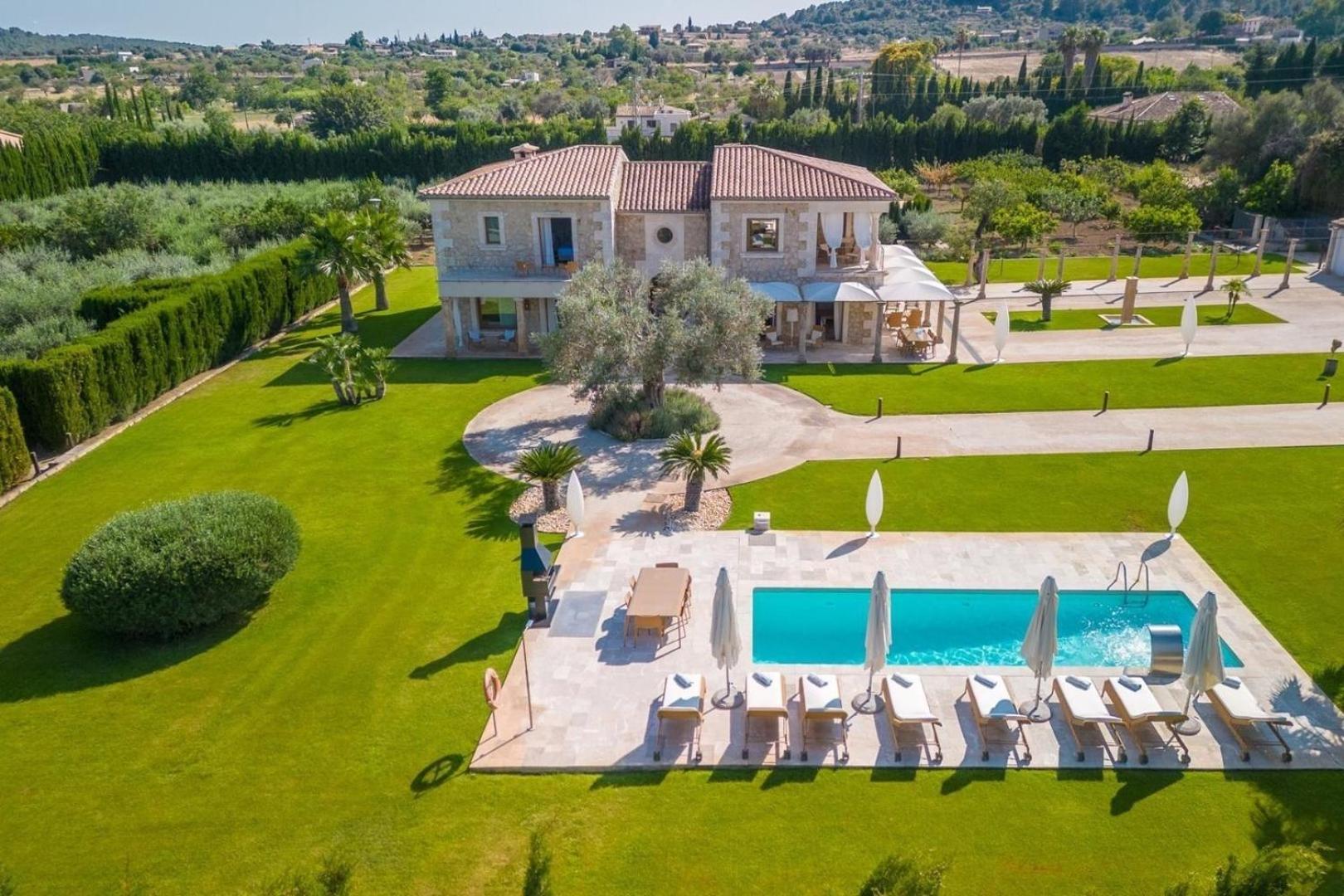 Ferienhaus Luxurioeses Mit Whirlpool Im Freien Und Pool, Ideal Fuer Veranstaltungen