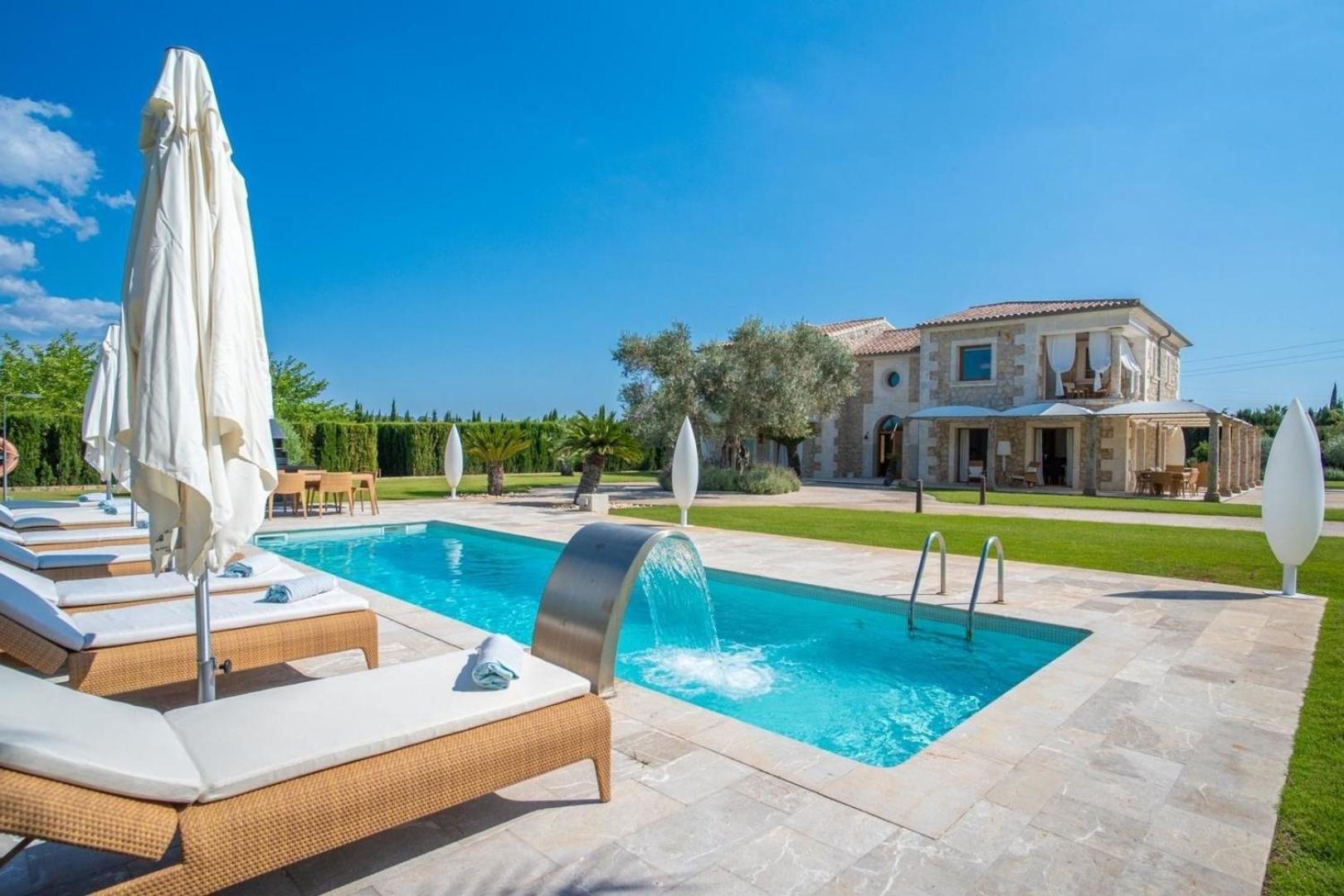 Ferienhaus Luxurioeses Mit Whirlpool Im Freien Und Pool, Ideal Fuer Veranstaltungen