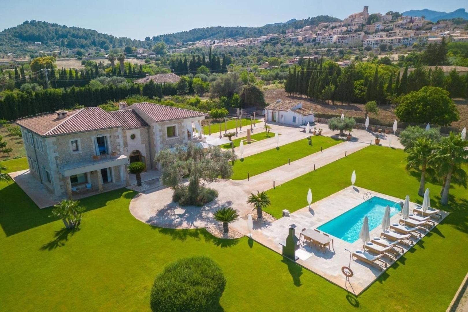 Luxurioeses Mit Whirlpool Im Freien Und Pool, Ideal Fuer Veranstaltungen
