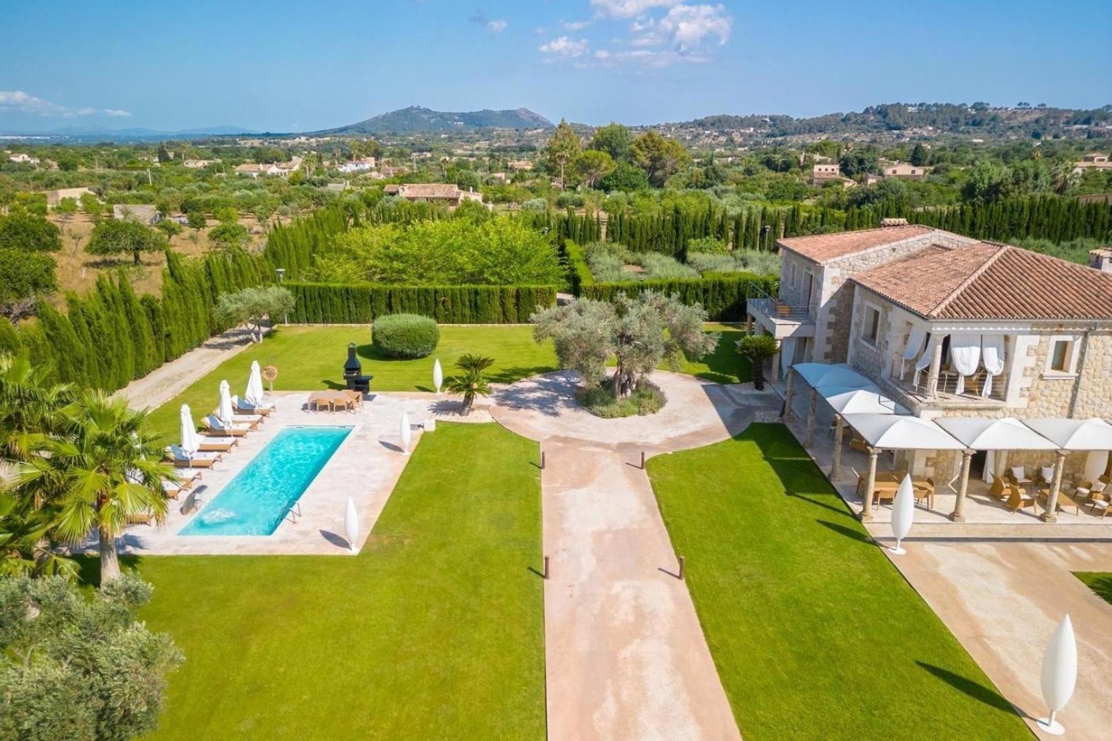 Ferienhaus Luxurioeses Mit Whirlpool Im Freien Und Pool, Ideal Fuer Veranstaltungen