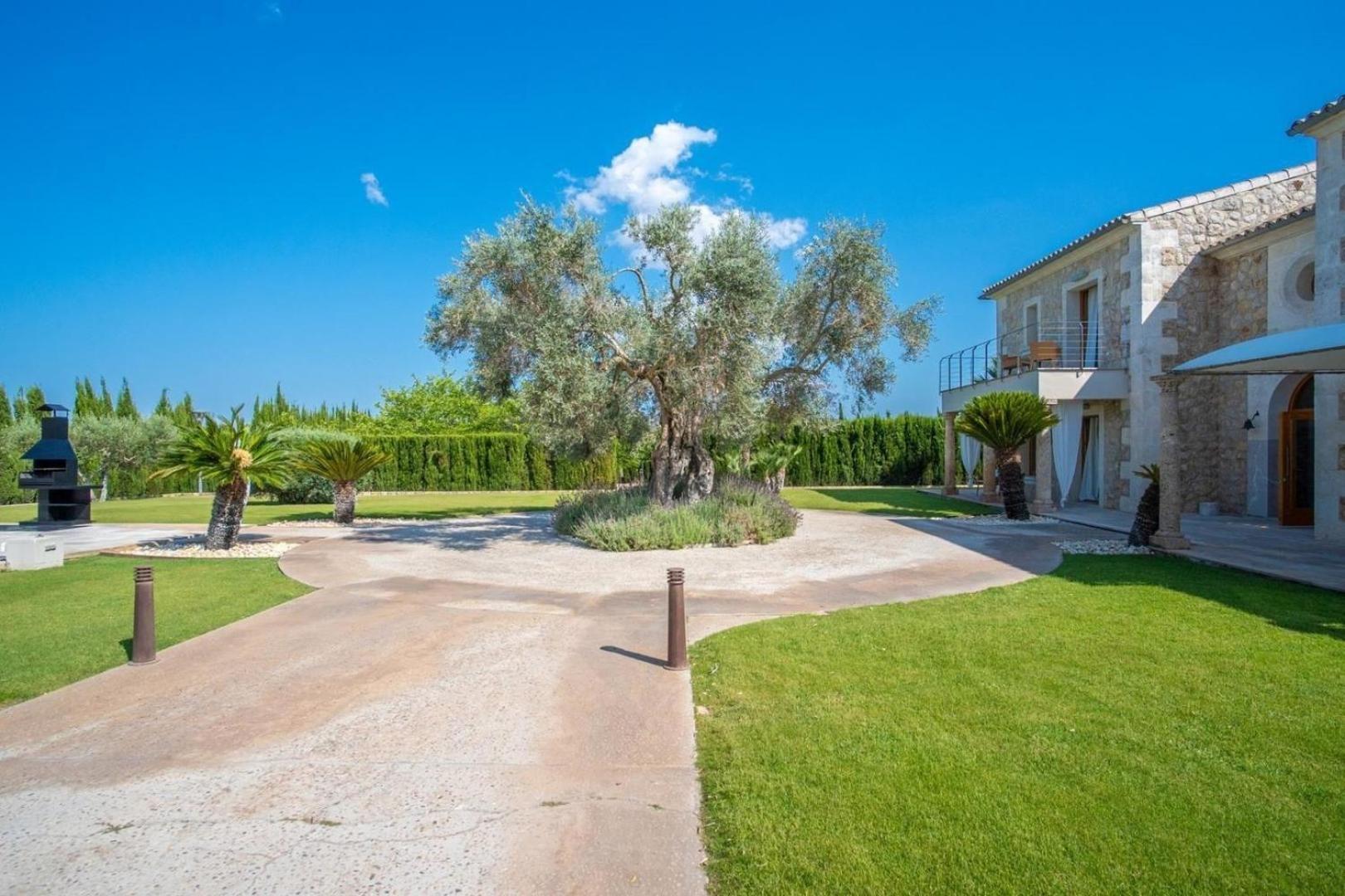 Ferienhaus Luxurioeses Mit Whirlpool Im Freien Und Pool, Ideal Fuer Veranstaltungen